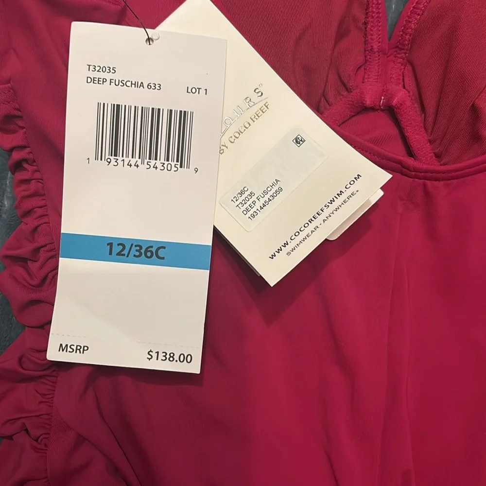 Contours by Coco Reef sz 10 32C
V-Neck Ruched One-piece Swimsuit Magic Panel - Picture 6 of 13